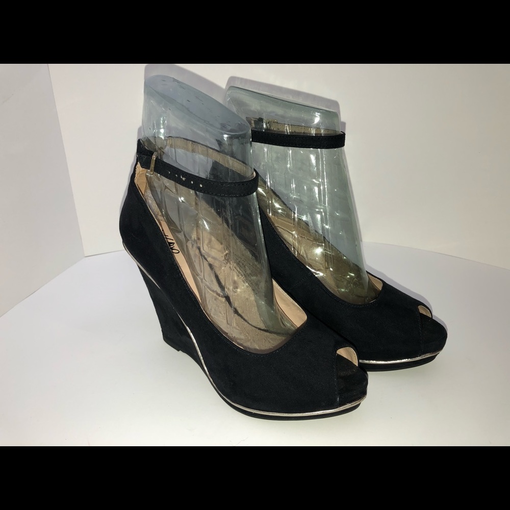 Missimo Black w/ Gold Trim Wedge